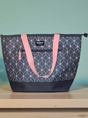 IGLOO Insulated Cooler Bag Dual Shoulder Straps Leak Resistant Gray White Pink